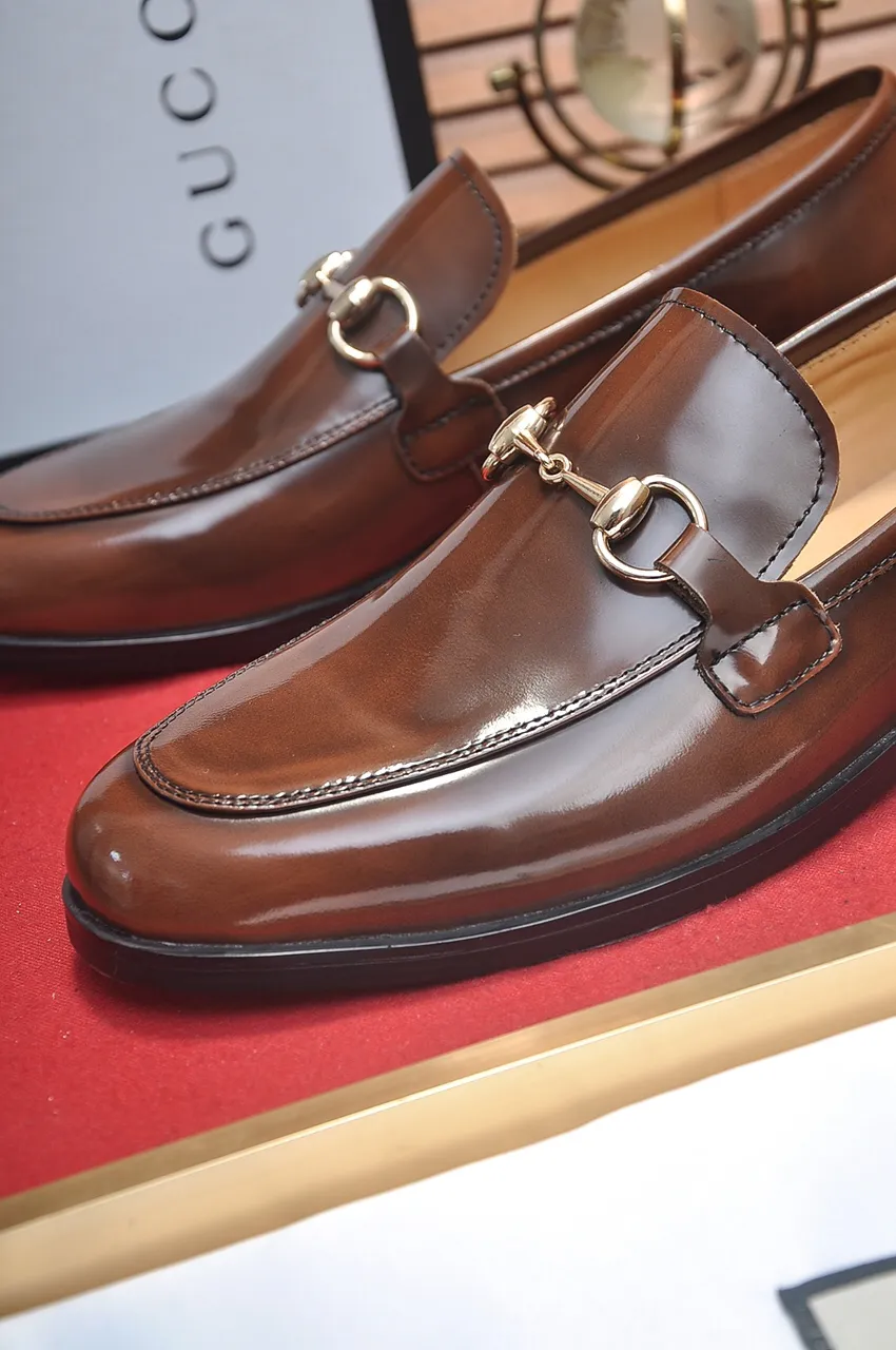 Factory price 540💶Italian top luxury men's shoe giant (GUCCI) (Gucci) (full cowhide lining) new arrival🍃Original European style🔰 Pleasant to the eye😍In order to make the shoes more durable and non-deformable🌀The production continues to follow traditional methods but there is still no lack of innovation💪The original sheepskin is chosen for the leather♻️Smooth, natural and exceptionally bright⭐Made of imported cowhide The rich man’s first choice 38-45 (45 customized)